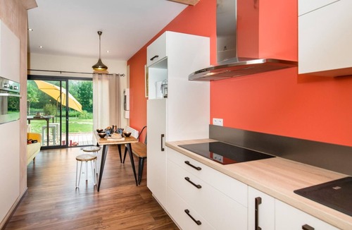 Yenne House | Les Nids Du Chat - The spotted woodpecker