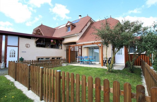 Lespourcy House | LES Nuages Fleuris - EST