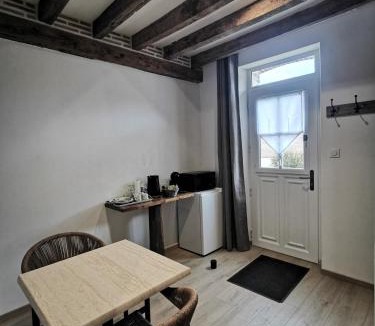 Loreux Bed & Breakfast | Les Nuitées de Bois Renaud Chambre d'Hôtes LA FORET