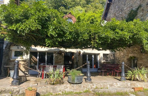 Favars House | LES OISEAUX