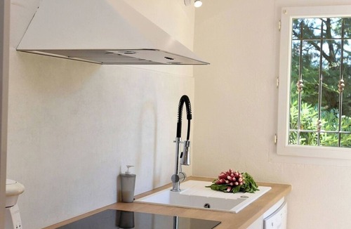 Caderousse House | Les Oliviers Charming Cottage For 6 and Pool Nature