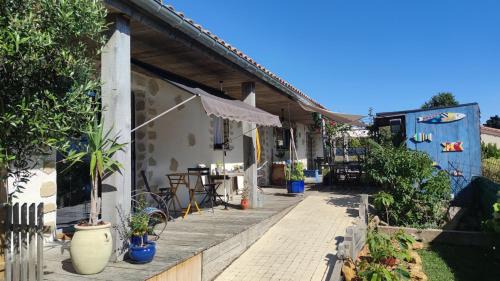 LʼIle-dʼOlonne House | Les oliviers