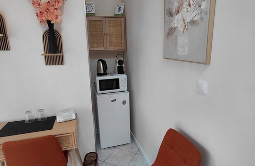 Bas-Vernet Bed & Breakfast | Les Orchidées Guest Rooms – Wi-Fi and Air Conditioning Included