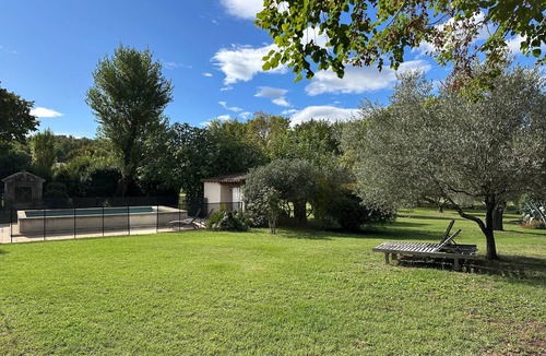 Saint-Hilaire-de-Brethmas Apartment | Les Pradinaux, shared pool