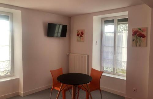 Saint-Laurent-sur-Sevre Bed & Breakfast | Les Papoulis