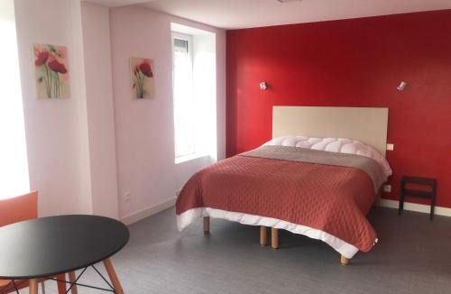 Saint-Laurent-sur-Sevre Bed & Breakfast | Les Papoulis