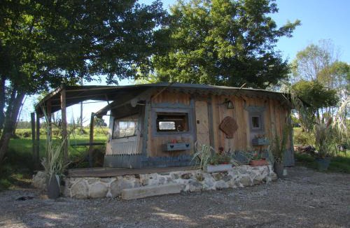Yenne House | Les Patins à Roulottes