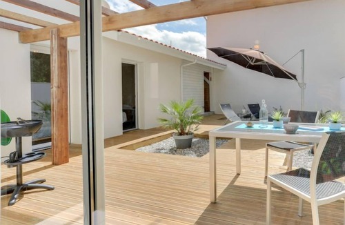 Mimizan-Plage Apartment | Les Patios de Flore by Interhome