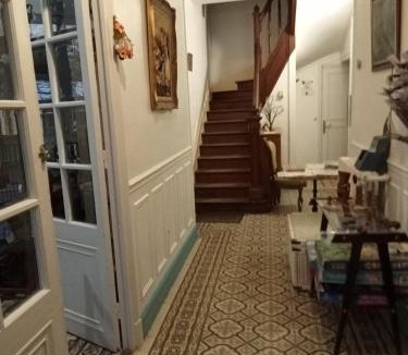 Yevre-le-Chatel Bed & Breakfast | LES PETITS CHATOUILLERs