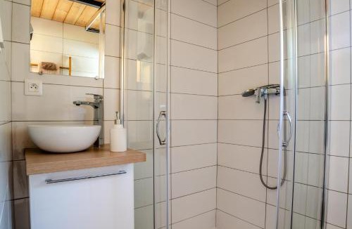 Aspres-les-Corps Ski Chalet | Les Petits Ecrins - Chalets avec spas privatifs