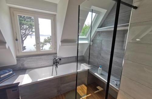 Le Rosais-La Flourie House | Les pieds dans l'eau