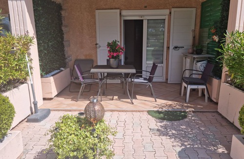 Boulouris-sur-Mer Apartment | Les Pieds Dans L'eau !