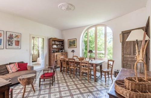 Joyeuse House | Les Pieds dans la Beaume