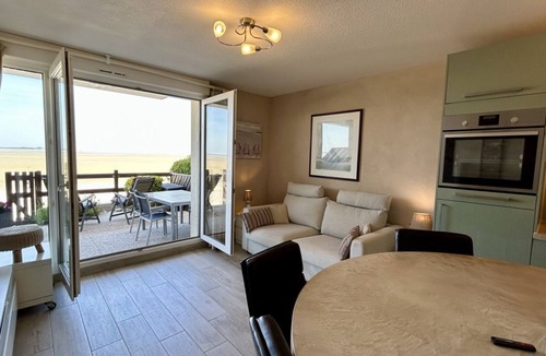 Le Crotoy Apartment | 🏖️ Les Pieds dans le Sable - Unique Apartment with Direct Beach Access