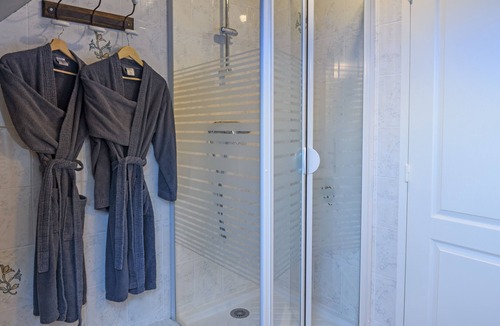 Saint-Coulitz House | Les Pierres Bleues