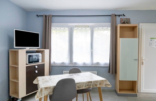 Lesperon Apartment | 'Les Pins - Domaine Des Landes' with Shared Pool, Private Covered Terrace and Shared Garden