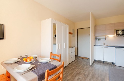 Sainte-Maxime Apartment | Les Pins Ensoleilles by Interhome