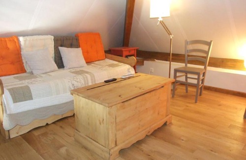 Saint-Prix House | Les Pins - Maison avec parking ferme et jardin commun au calme