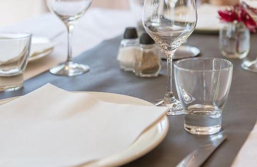 Etauliers Hotel | LES PLATANES