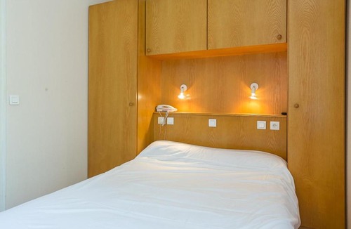 Etauliers Hotel | LES PLATANES