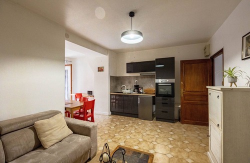 Villemur-sur-Tarn Apartment | Les Platanes - One Bedroom Apartment, Sleeps 4
