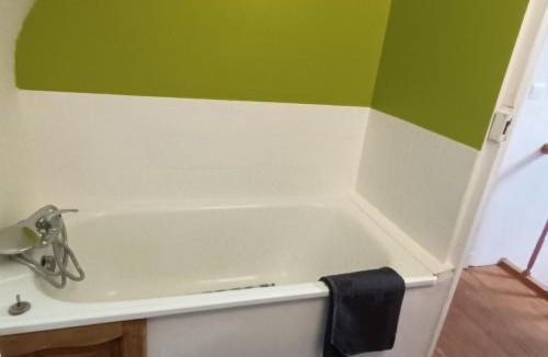 Petit-Couronne Bed & Breakfast | Les Pommerets