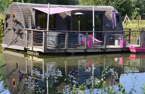 Chablis Ski Chalet | Les Preuses floating cabin with private spa