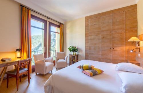 Molitg-les-Bains Hotel | Les Pyrénées - le Grand Hôtel & le Château