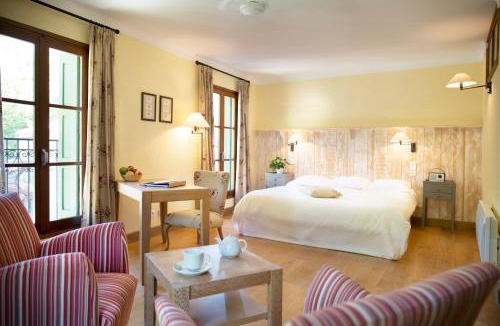 Molitg-les-Bains Hotel | Les Pyrénées - le Grand Hôtel & le Château
