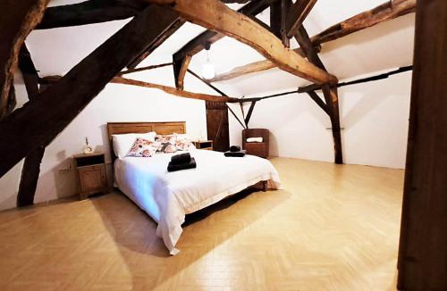 Le Fleix House | Les Quatre Chenes