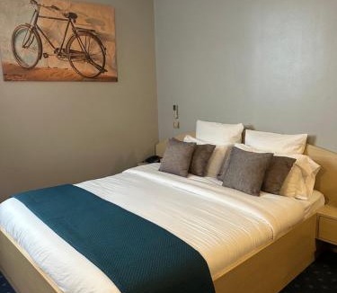 Givet Hotel | Les Reflets Jaunes