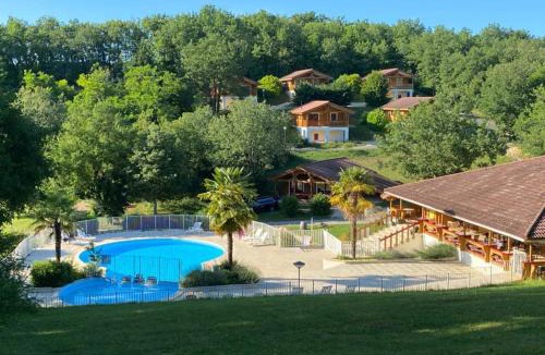 Mauroux Ski Chalet | LES REFUGES DU LOT Kouki's Lodge
