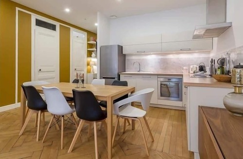 Carnot - Gailleton Apartment | Les Remparts suite - Plein center - 75m2