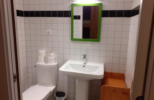 Nans-sous-Sainte-Anne Hotel | LES REPAIRES