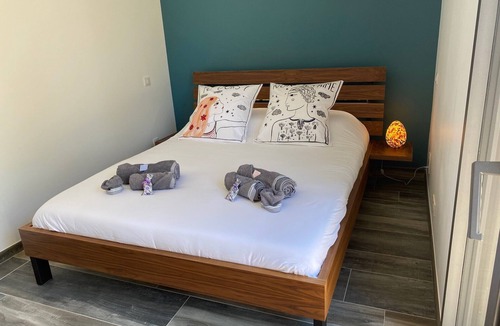 Saint-Paul-en-Foret Bed & Breakfast | Les Roches de Baudisset