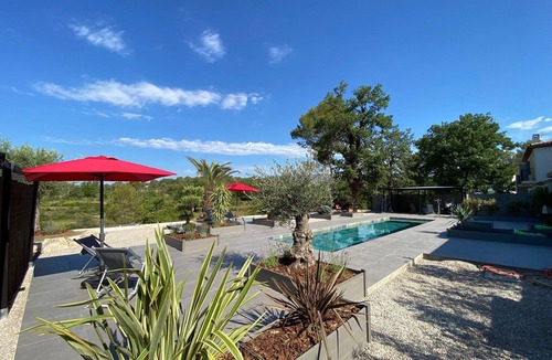 Saint-Paul-en-Foret Bed & Breakfast | Les Roches de Baudisset