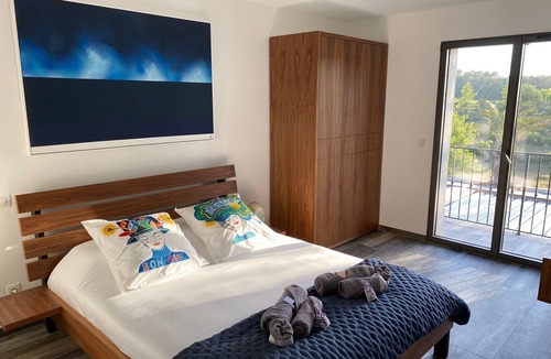 Saint-Paul-en-Foret Bed & Breakfast | Les Roches de Baudisset