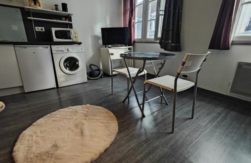 Besancon Old Town Apartment | Les Ronchaux Studio Hyper Centre WiFi