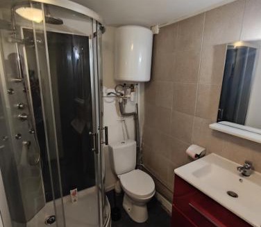 Besancon Old Town Apartment | Les Ronchaux Studio Hyper Centre WiFi