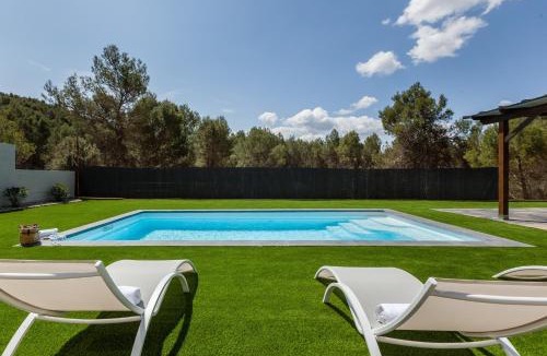 Castellnou de Bages Ski Chalet | Les Roques