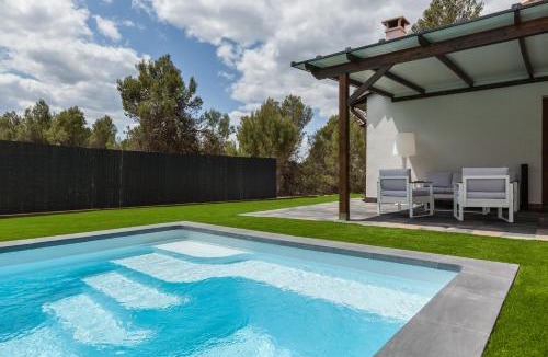 Castellnou de Bages Ski Chalet | Les Roques