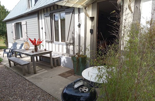 Neville House | "Les Roses d'Antan": La Rose ancienne, Family gite