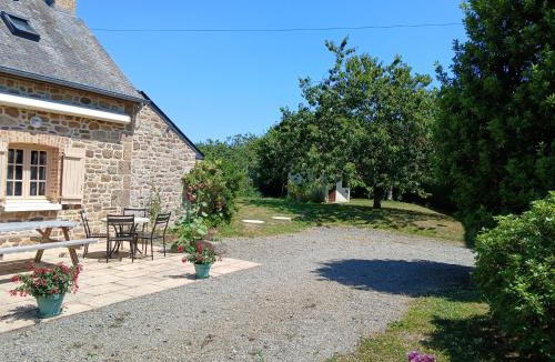 Trans-la-Foret House | Les Roses Trémières
