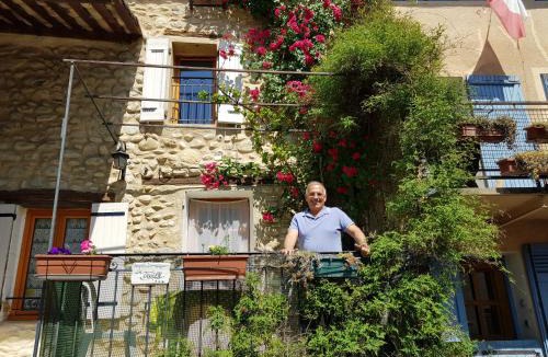 Le Chaffaut-Saint-Jurson Apartment | Les rosiers