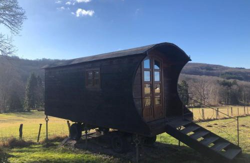 Moux-en-Morvan Other | Les roulottes de cirque Les Settons