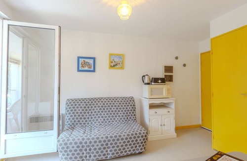 Saint-Palais-sur-Mer Apartment | Les Sables d'Or by Interhome