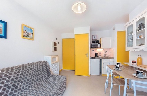 Saint-Palais-sur-Mer Apartment | Les Sables d'Or by Interhome