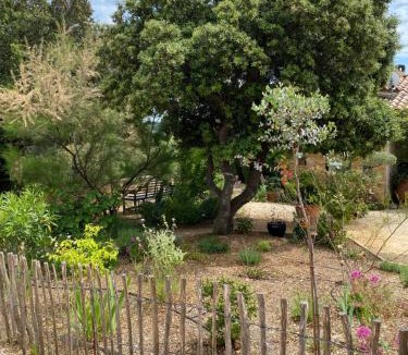 Aigaliers Apartment | LES SANTOLINES - Studio Retro