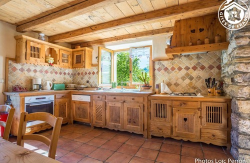 Le Cornix House | LES SAPINS - UGINE - Gîte