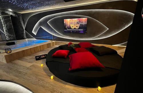 Rivesaltes Apartment | Les Secrets Rooms/Love Room